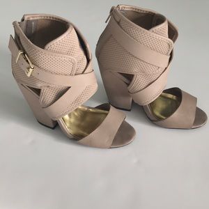 2b Bebe pink/nude pu size 5, fits like a 6